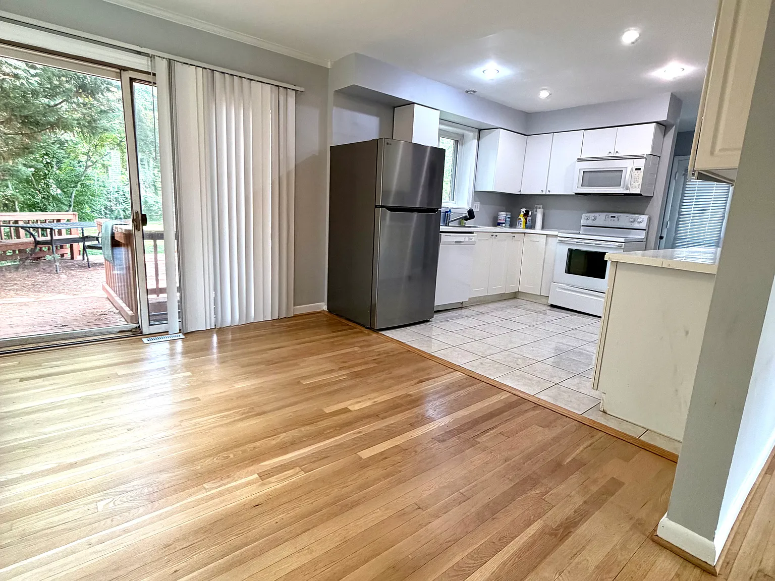 3 bed, 3.5 bath, 2200 sqft, $4,399 — Photo 3