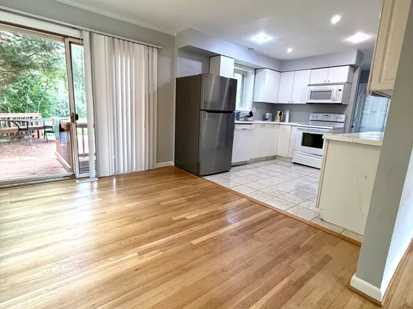 5809 Greenlawn Dr, Bethesda, MD 20814