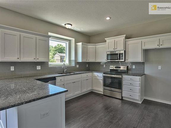 3rd image of 5217 Meadow View Dr
