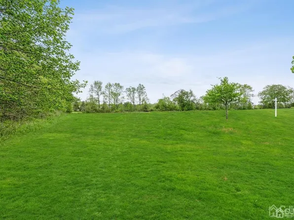 407 Willow Ln, Southampton, NJ 08088