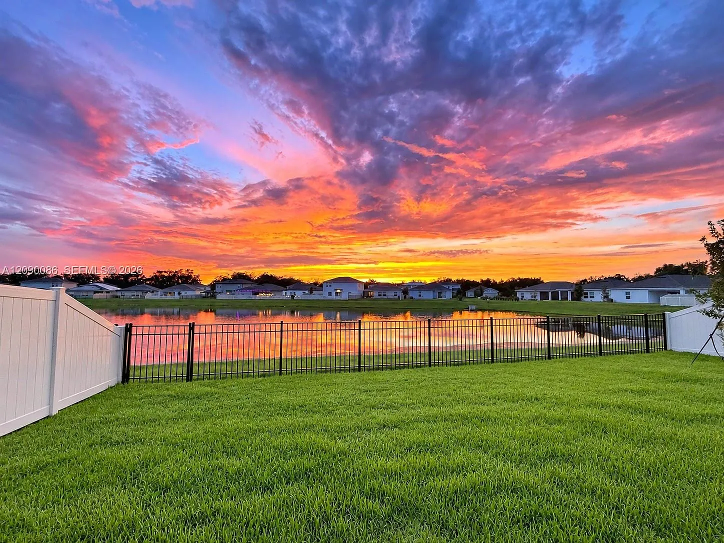 4 bed, 4.0 bath, 2102 sqft, $3,100 — Photo 2