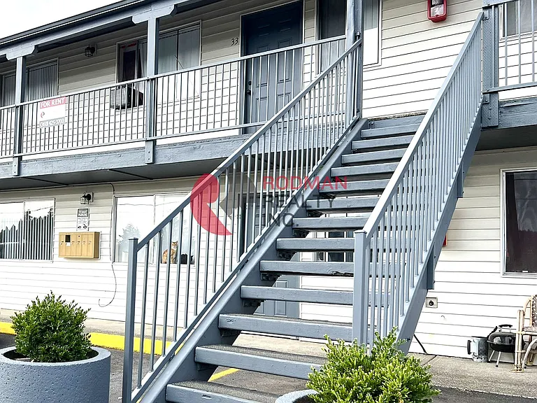Studio West Apartments — Photo 19