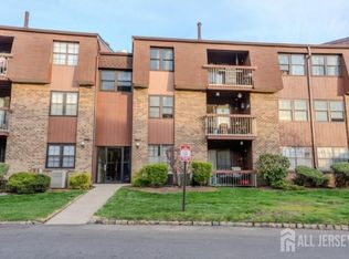 200 Sierra Ct #B, Woodbridge, NJ 07095