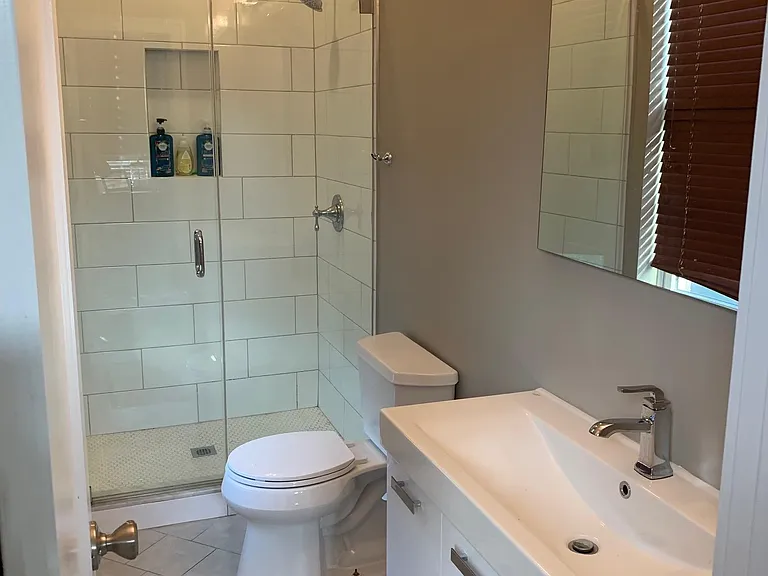 2201 E Fairmount Ave #A — Photo 13