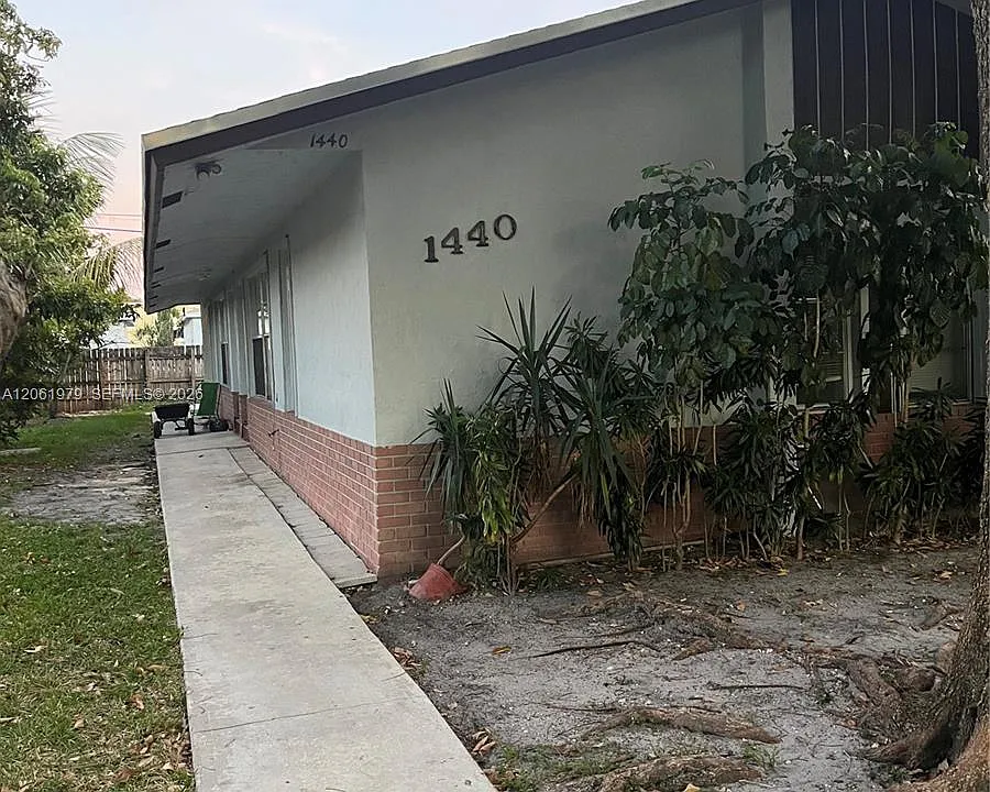 1440 SW 41st Ave #1-2