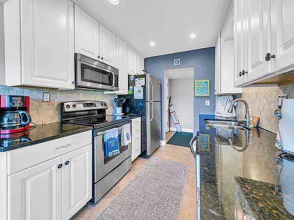 5th image of 20 Driftwood Bay E Unit 37B