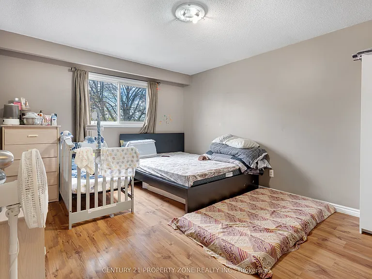 32 Lady Stewart Blvd — Photo 11