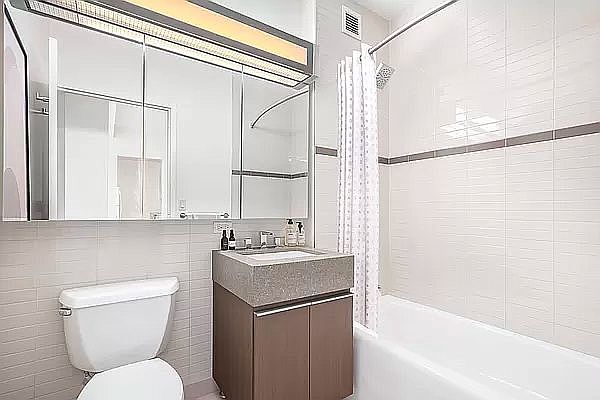 1st image of 421 51st St #507