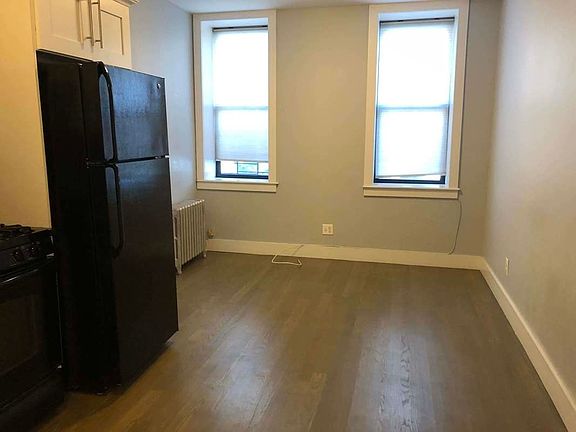2nd image of 18 E 21st St APT A10