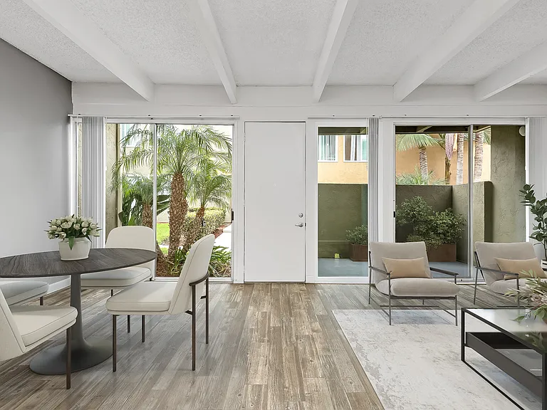 Woodland Hills Apartments — Photo 3