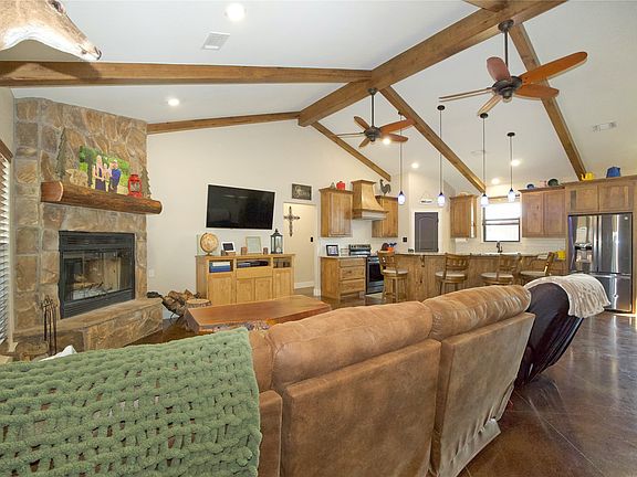 5th image of 700 N Mesquite St