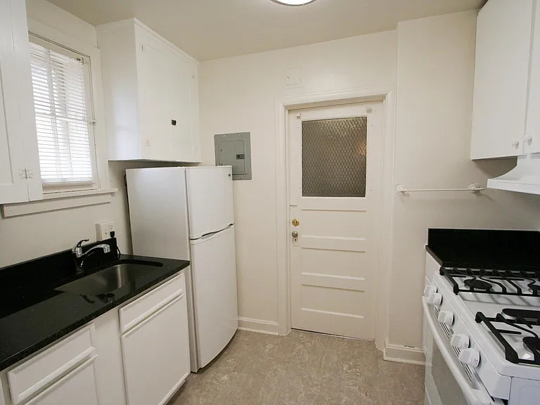 1424 E 10th Ave #12 — Photo 8