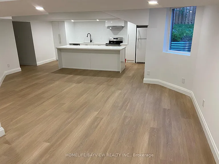 115 Newport Sq — Photo 3