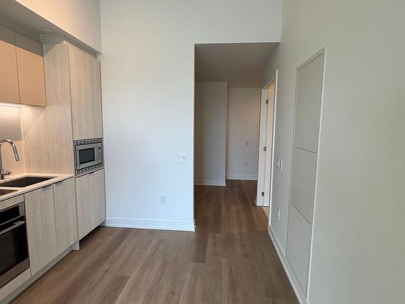 4th image of 3009 Novar Rd #729