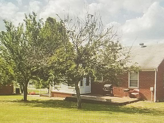 5th image of 857 S Lakeshore Dr