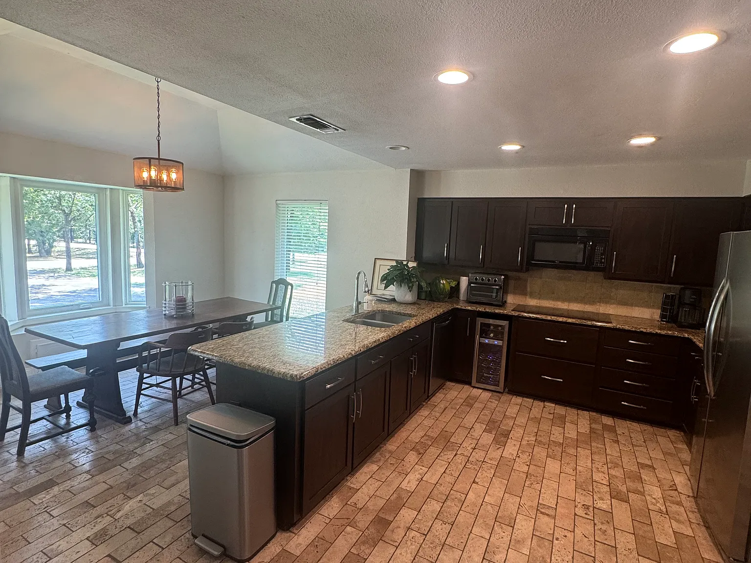 3 bed, 2099 sqft, $7,000 — Photo 3