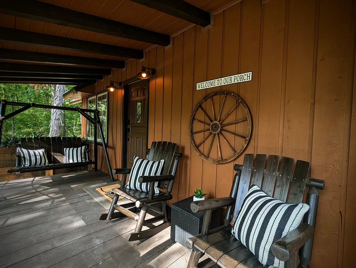 Relax on the covered front porch - 1115 Bear Creek Pike