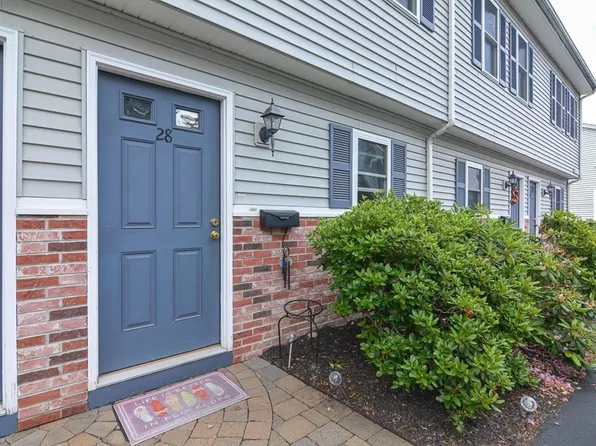 12 Crestview Dr APT 28, Spencer, MA 01562