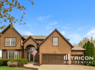 16115 S Heatherwood St, Olathe, KS 66062