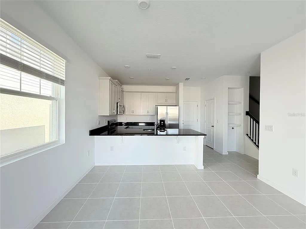 4 bed, 2.5 bath, 1678 sqft, $2,349 — Photo 3