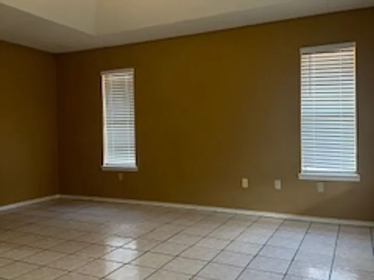 1410 State Ave — Photo 3