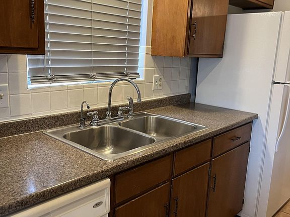 4th image of 925 NW Canterbury Ct