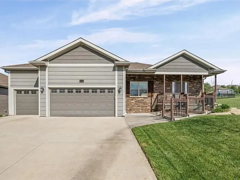 Headwaters Dr — Photo 1