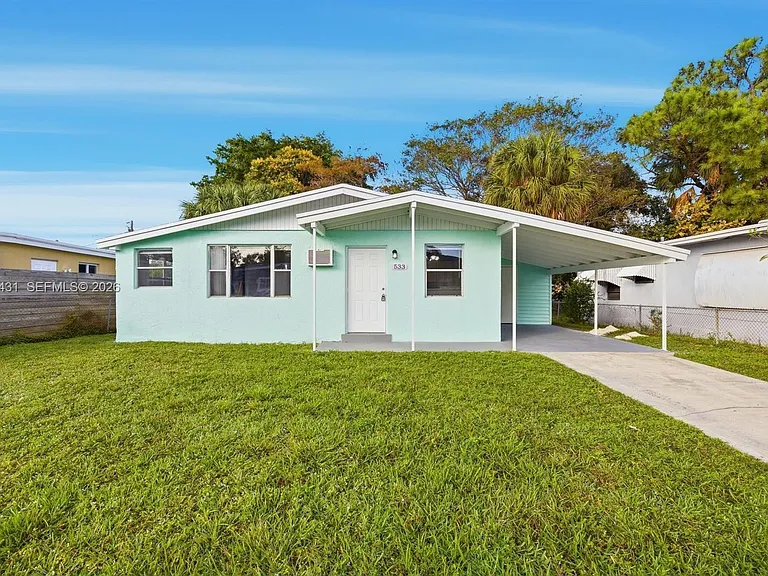 533 NW 15th Way — Photo 3