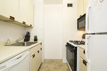 Rented by Siderow Residential Group