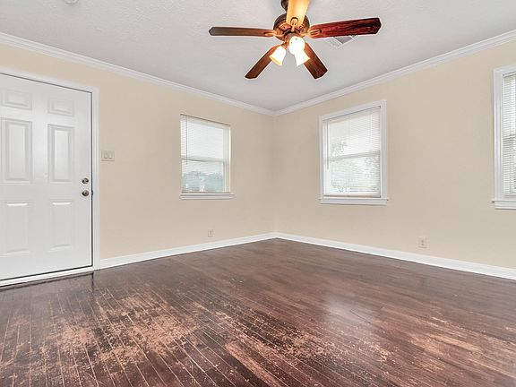 4th image of 4701 Burkett St
