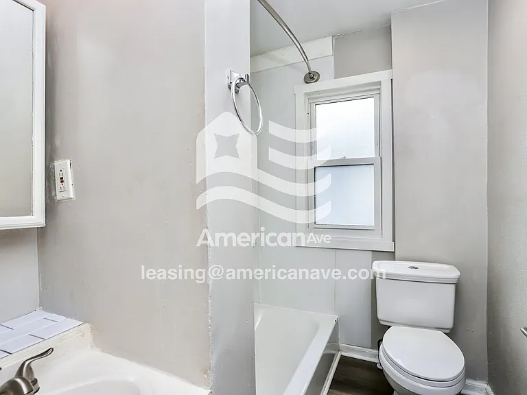 441097_014_bathroom_13665069.jpg