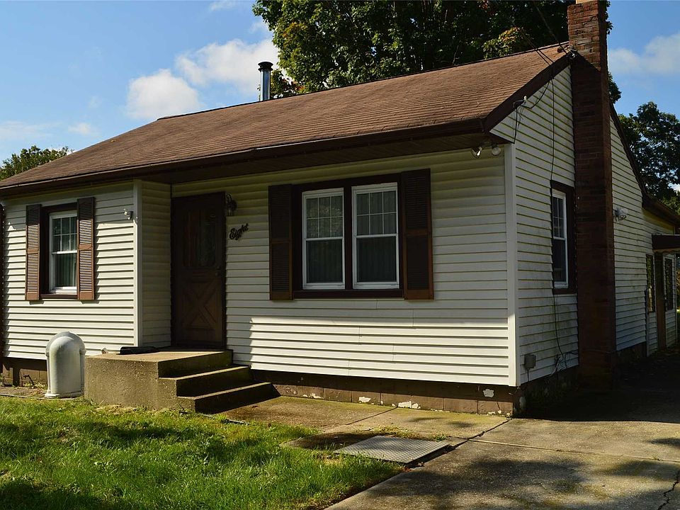 1st image of 8 Pommer Ave