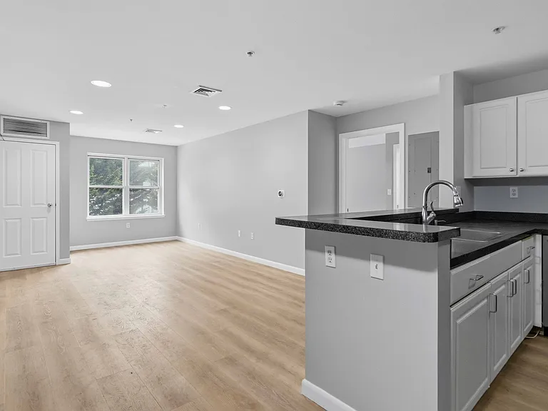 30 Franklin St #116 — Photo 14