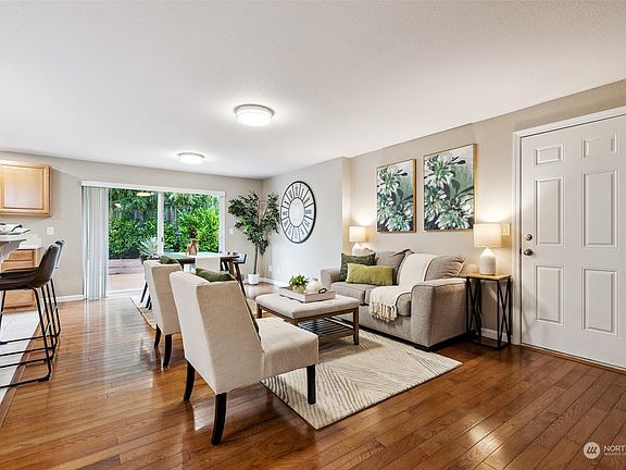 3rd image of 2706 Castlewood Court SE