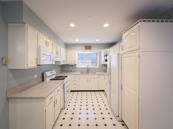 5th image of 2125 N Humboldt Blvd APT B