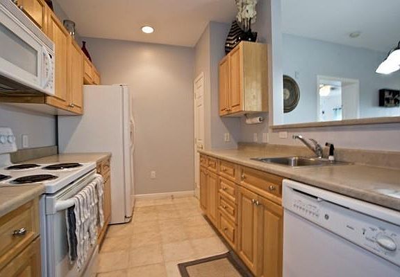 2nd image of 8 Walnut St Unit 201