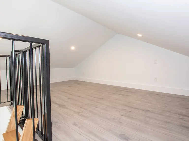 6151 Churchill St — Photo 17