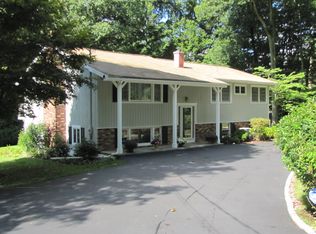 7 Peach Rd, Mahopac, NY 10541