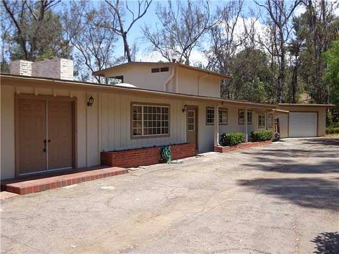 2nd image of 1544 Skyline Ln