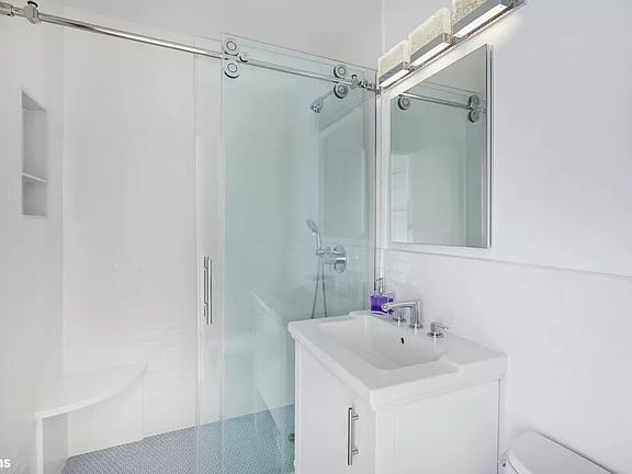 5th image of 75 Henry St APT 11D