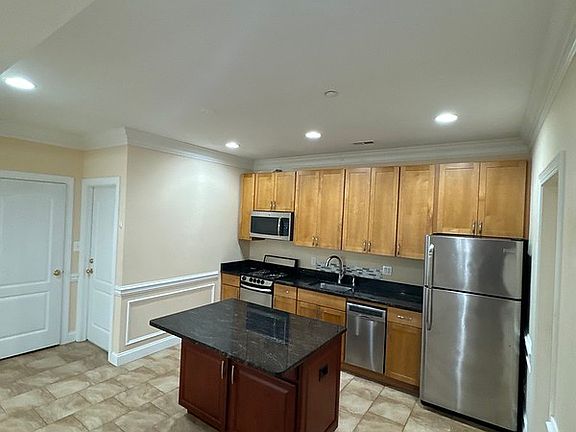 3rd image of 729 W Montgomery Ave #A