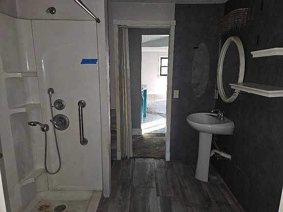 5th image of 313 N 2nd St