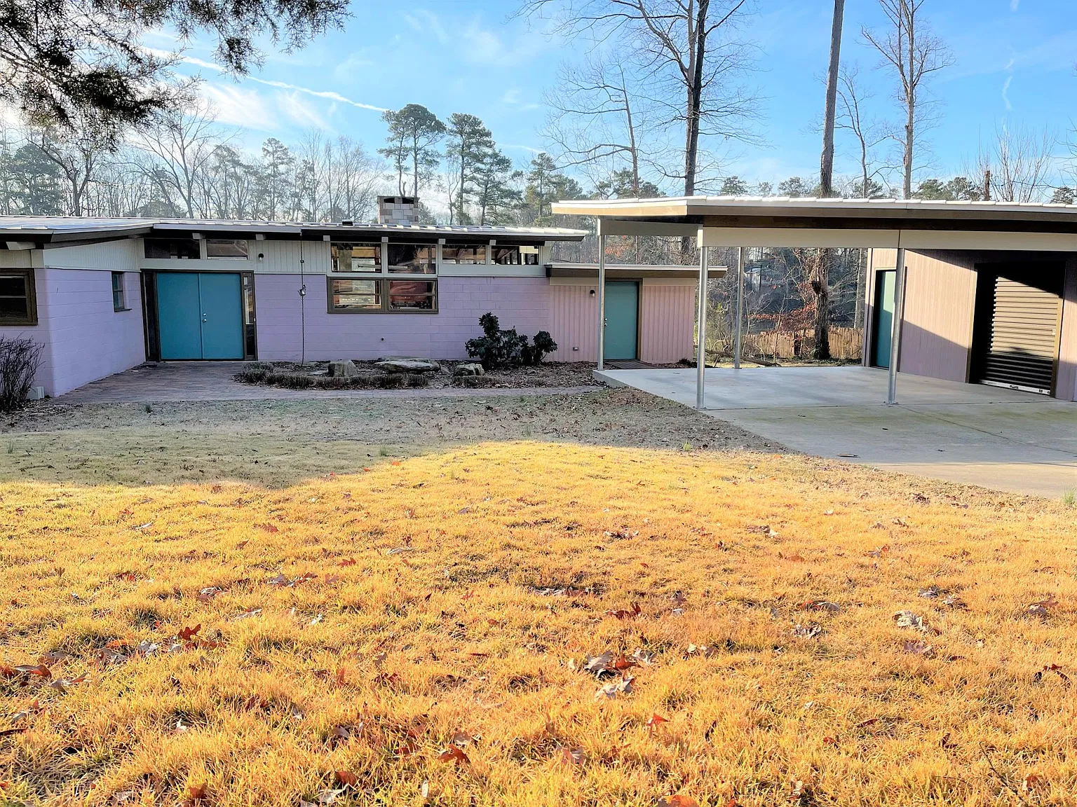 5 bed, 3.5 bath, 2700 sqft, $2,950 — Photo 1
