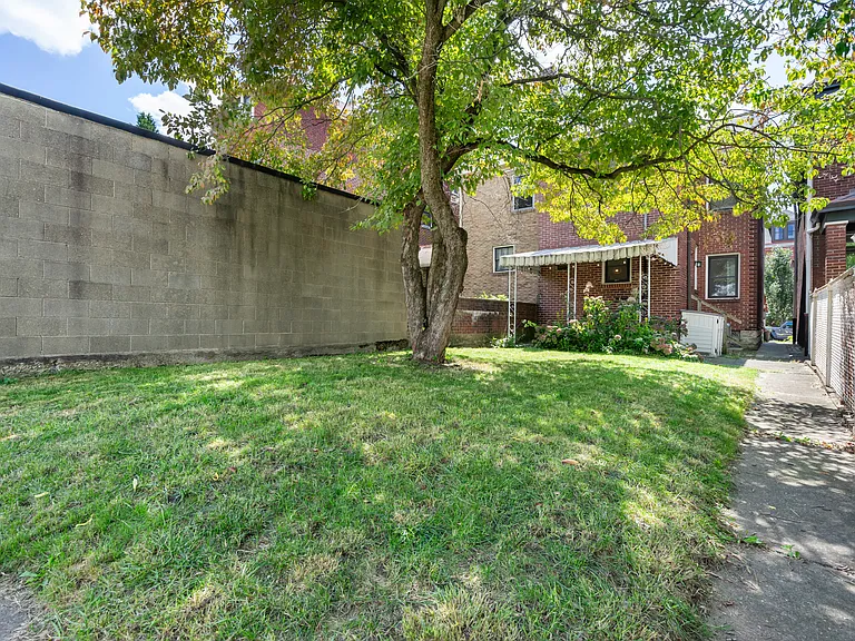 215 Main St — Photo 30