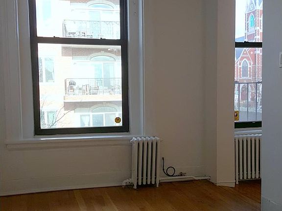 4th image of 46 Woodhull St APT 3