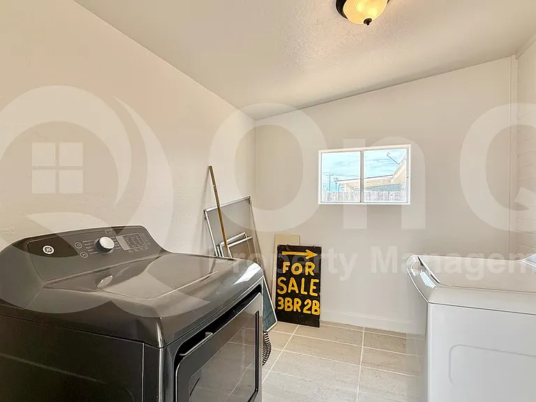 1043 E 10th Ave — Photo 20