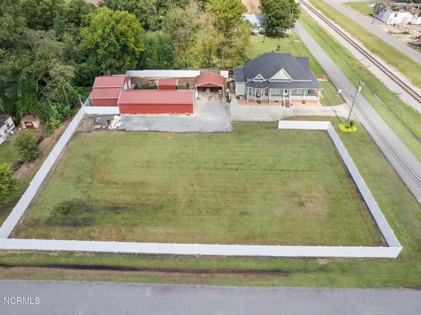 311 N West Center Street, Calypso, NC 28325