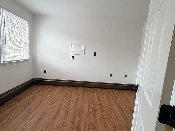 5th image of 433 Linwood Ave APT 6