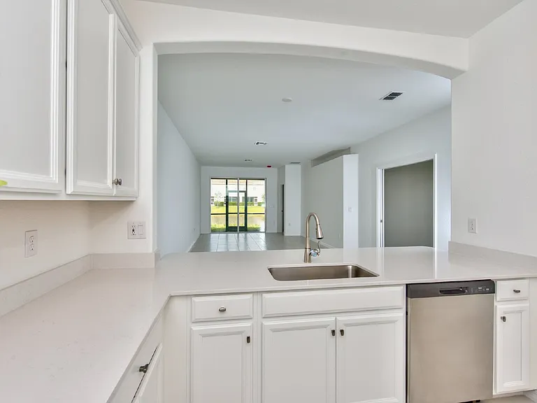 2591 Vine Ave — Photo 10