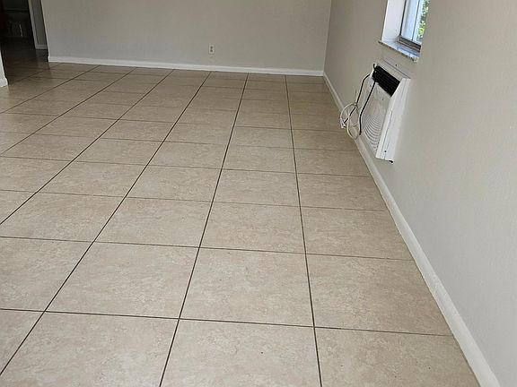2nd image of 1128 18th Ave N #5